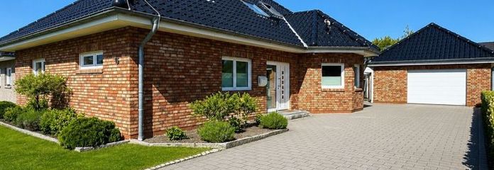 Eleganza senza tempo incontra il comfort abitativo moderno – Esclusiva casa unifamiliare KfW-70 con giardino da sogno a Marne