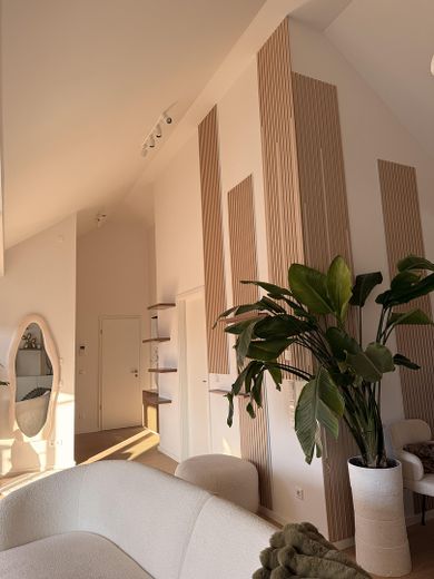 Exklusive neuwertige Traumwohnung: Klimatisiert, voll möbeliert - – Wohnbereich