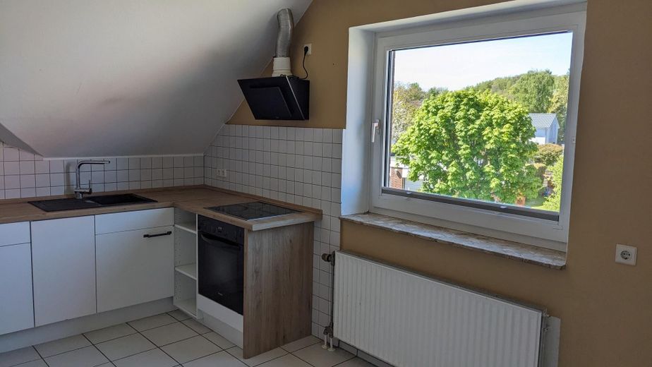 Freistehendes EFH mit Einliegerwohnung, Doppelgarage & großem Grundstück – OG_Küche_1