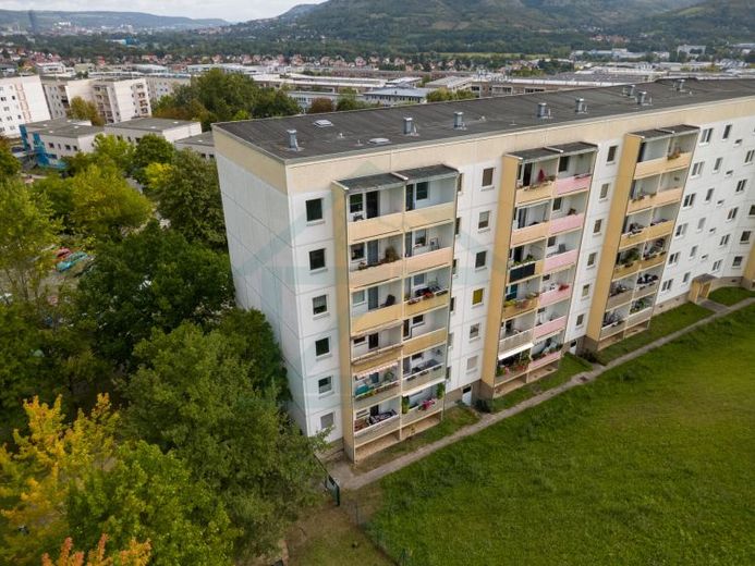 Gepflegte Dreiraumwohnung mit schöner Aussicht in Jena Winzerla – Foto 1