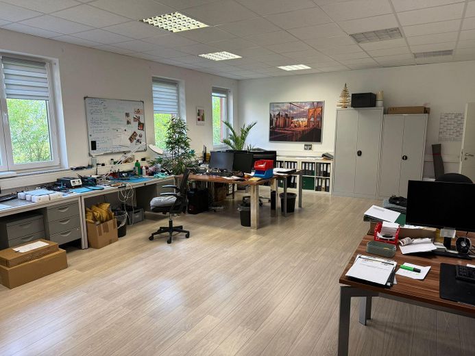 500 m² bedrijfsruimte: verwarmde hal + kantoren | Unterpleichfeld – Büro 3