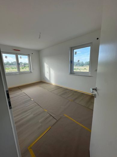 Neubau-Doppelhaushälfte (5 Zi.) mit Garten & Stellplatz – nur noch 1 verfügbar | nahe Berlin/Potsdam – Kind I