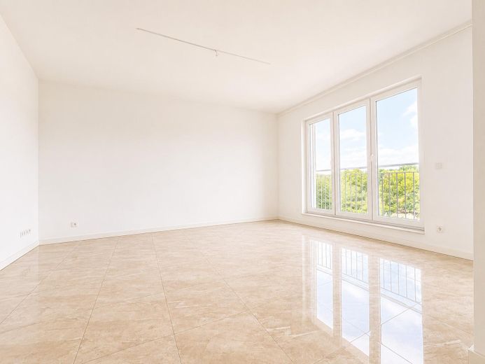 Ein Zuhause mit Hafenflair – Hochwertige Eigentumswohnung in den Havelauen – Wohnzimmer