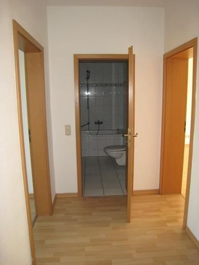 Große 2-Zimmer mit Laminat, Wannenbad, Stellplatz und Balkon in ruhiger Lage! EBK mgl. – IMG_8707
