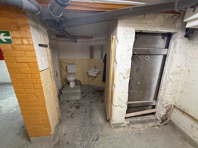 100 m² Lagerfläche | Strom, Wasser, WC | Bayerischer Platz | auch teilbar – Raum 2 - 48qm