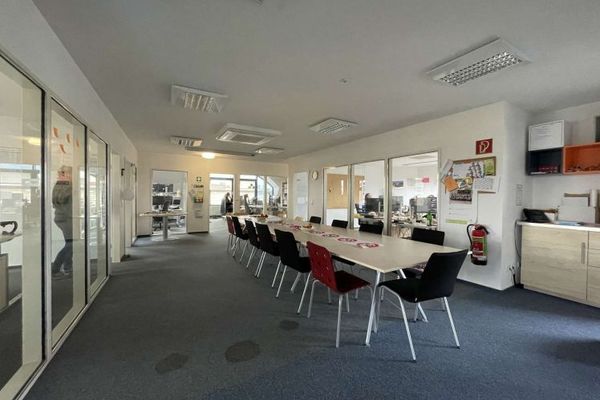 Unità ufficio flessibile di 380 m² con ottimi collegamenti!