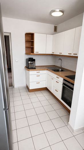 Vermietete 2-Zimmer-Wohnung mit Weitblick, Aufzug und Balkon – Kapitalanlage in Traunreut – Küche
