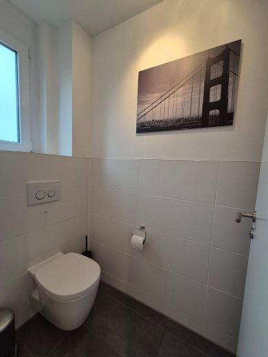 Rijtjeshuis op een toplocatie in Karlsfeld, gezinsvriendelijk, zonder makelaarscourtage – Gäste-WC