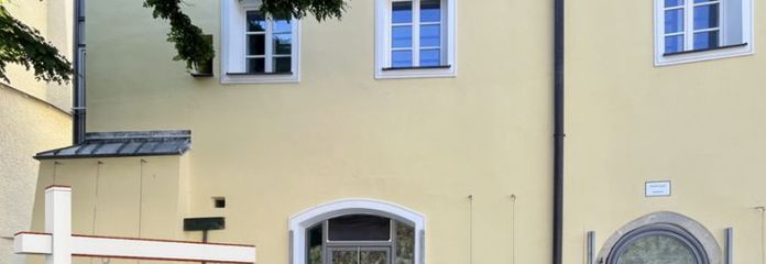Top Location on the Danube Promenade – Charming Retail Space with Terrace and Wonderful Views of Veste Oberhaus!