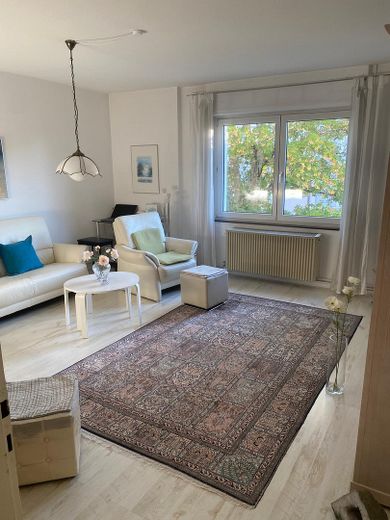 Lichtdurchflutete 4-Zimmer-Wohnung im Herzen vom Paulusviertel – Wohnzimmer
