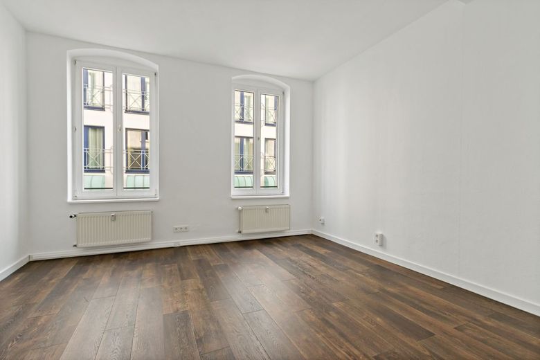 WG´s Aufgepasst! 6,5-Raumwohnung mit Einbauküche in der Röserstraße zu vermieten! – Zimmer
