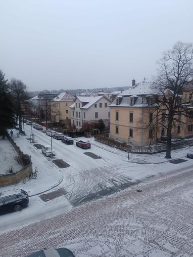 Dresden, ETW im Stadtteil Striesen, Nähe Blaues Wunder – Ausblick (im Winter)