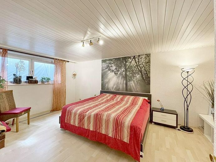 Provisionsfrei! Hochwertiges ruhiges Einfamilienhaus mit Wellnessoase und PV-Anlage – Gäste - Kinderzimmer
