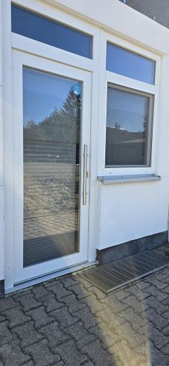 Mit Klimaanlage: Praxis, Gewerbefläche, Physio, Beautysalon, Büro – Eingangstür