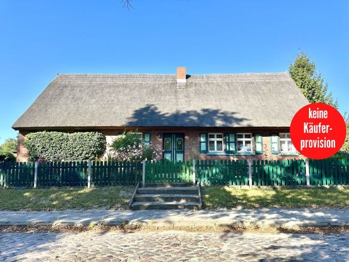 HORN IMMOBILIEN ++ RESERVIERT! charmantes Reetdachhaus mit Nebengebäude und schönem Grundstück – Foto 1
