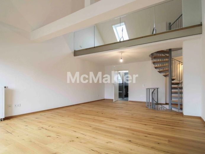 *Bezugsfrei* Moderne Maisonette-Wohnung mit EBK, Galerie und Stellplatz - frisch saniert – Foto 1
