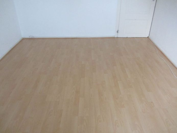 2-Zimmer in 3er WG, direkt neben der FH, Dachgeschoss, Zimmer Nr. 1 – Heise Immobilien - Vermietung WG-Zimmer - WG-Zimmer-Nr.1