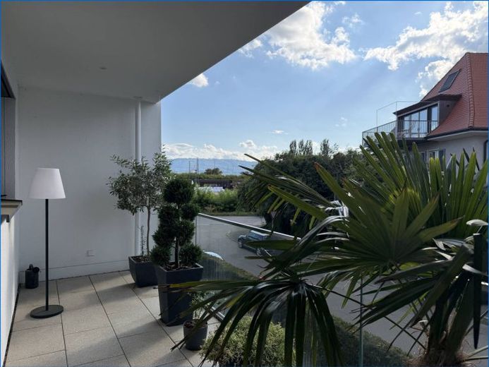Moderne 2,5-Zimmerwohnung mit Balkon, Einbauküche, Lift & Tiefgarage in Radolfzell – Foto 1