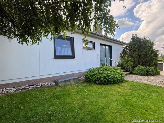 Modernisierter Bungalow mit Terrasse, Keller und großzügigem Grundstück in Förbau – VUB0002444-13