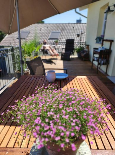 Stilvolles Landhaus mit vielseitig nutzbarer Werkstatt – Terrasse