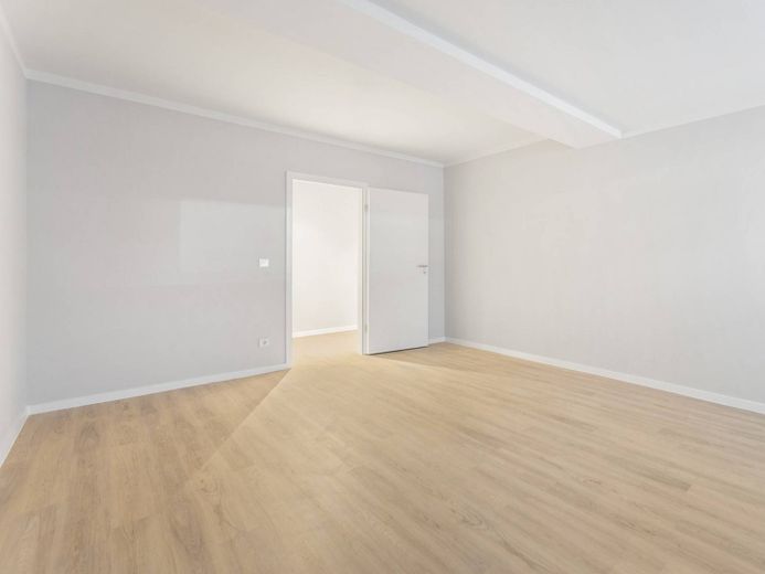 Vollständig renovierte 3-Zi.-Erdgeschosswohnung mit moderner Einbauküche! – Ansicht II: Schlafzimmer I