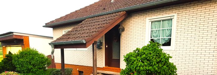 Casa prefabbricata ben tenuta in posizione tranquilla: la vostra casa ricca di fascino – Ansicht vorne