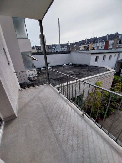 HSD-nah, provisionsfrei, bezugsfrei: 3-4 Z, 1.OG, Vollbad, Balkon, EBK – Balkon Bild 2