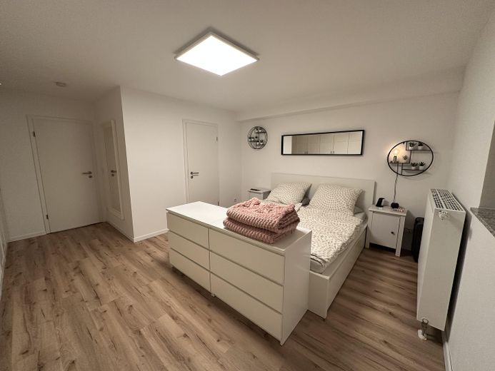 Schlafzimmer (2/2)