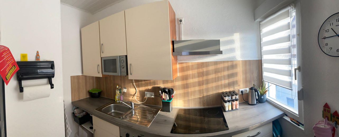 Renoviert, 2,5 ZKB Zentral ruhig, eigener Garten, möbliert – Küche