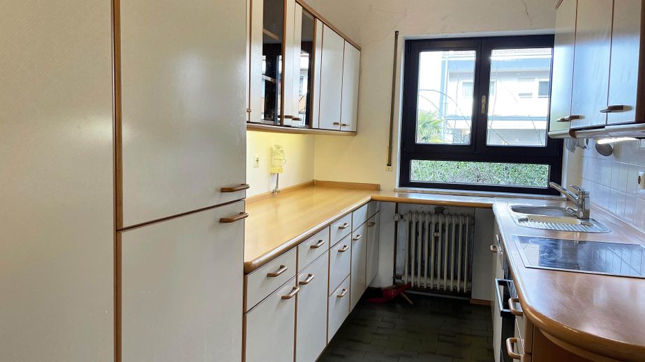 Großes, helles Reihenendhaus mit Garten in Stutensee-Blankenloch – direkt bezugsfertig – 11_EG Küche Foto 2