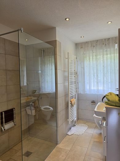 Provisionsfrei: Großzügiges Einfamilienhaus in ruhiger Aussichtslage mit teilbarem Großgrundstück – Saniertes Badezimmer von 2013