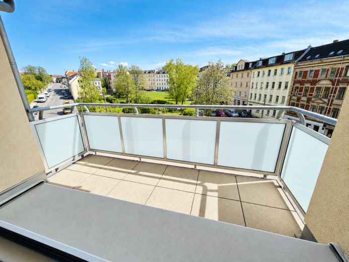 2-room apartments with balcony, bathroom with shower and elevator in the building – In Gera’s Ostviertel district. – Photo 1