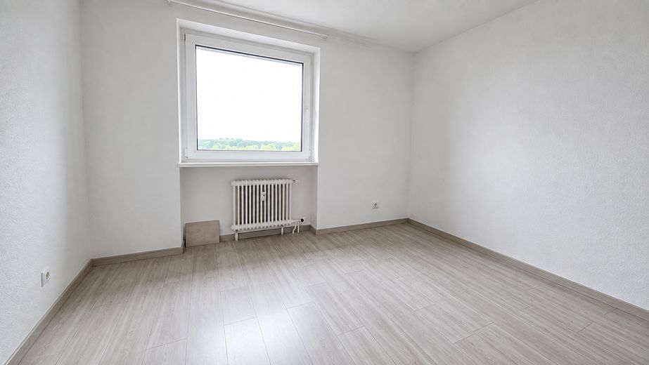 110 m² Wohnkomfort: Helle, sanierte 4-Zimmer-Wohnung mit Balkon – Schlafzimmer