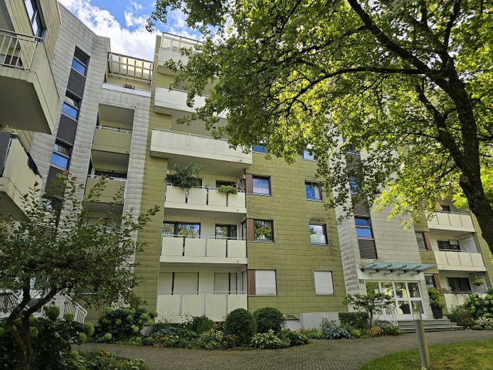 Renovierte 2-Zimmer-Wohnung mit modernem Bad, Balkon, Blick ins Grüne & Aufzug - provisionsfrei – Innenhof