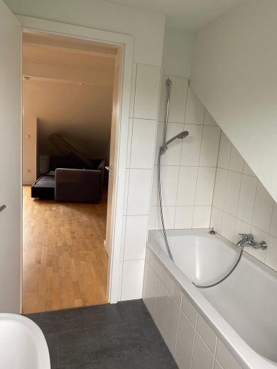 Lichtdurchflutete Dachgeschoßwohnung in Barmbek-Nord mit eigenem Stellplatz – Foto 9