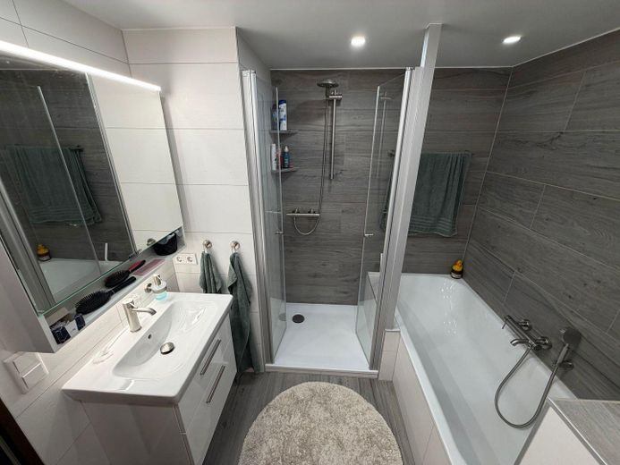 Maisonette di 5,5 locali con ampio soppalco, terrazza sul tetto e vista panoramica su Wülfrath - senza commissioni – Bad
