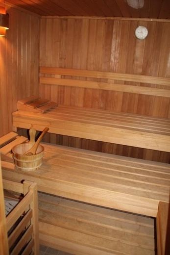 Ihr neues Zuhause in Grünwald: Großzügiges Einfamilienhaus ab Herbst verfügbar – Sauna im Souterrain