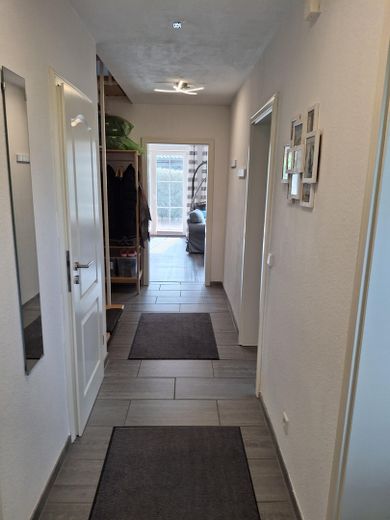 Flur EG vom Haupteingang aus