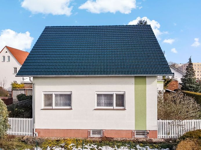 Freistehendes Einfamilienhaus in gefragter Wohnlage von Halle -Nietleben – Hausansicht