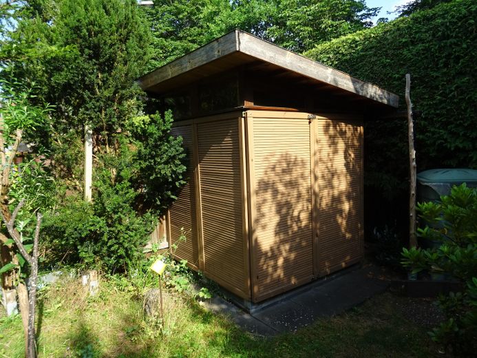 TOP LAGE LAUFAMHOLZ: LAUFEND UND UMFANGREICH MODERNISIERTES -- 6-ZIMMER-RMH MIT EINZELGARAGE. – Gartenhaus