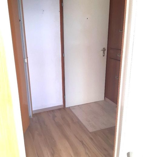 München-Solln - Apartment mit sonnigem Balkon, Wellnessbereich und Tierfgaragenstellplatz – Eingang und Flur