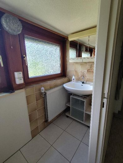Dom lub połowa bliźniaka z pięknym i dużym ogrodem w bardzo spokojnej lokalizacji – Nutzraum (185cm hoch)