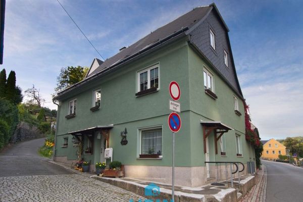 Lößnitz'in kalbinde büyüleyici ve bakımlı tek ila iki ailelik ev