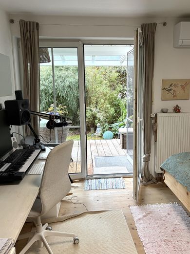 3-4 Zi Gartenidylle, 2 Holzterrassen, Sommergarten, Pavillon, – Büro/Schlafzimmer