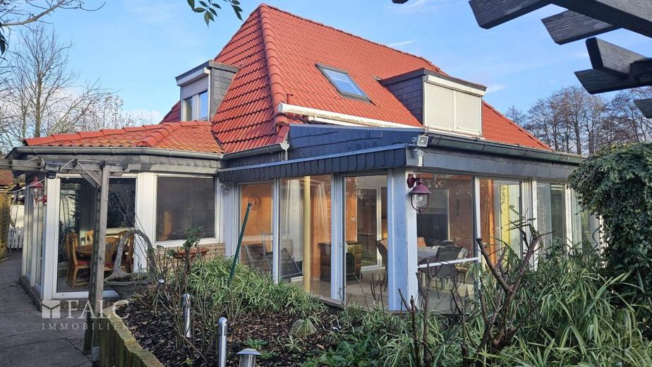 Charmantes Einfamilienhaus in ruhiger Lage ! – Seitenansicht