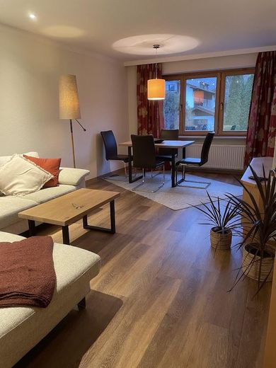 Stilvolle 2-Zimmer-Wohnung – voll möbliert & sofort bezugsbereit – Wohnzimmer