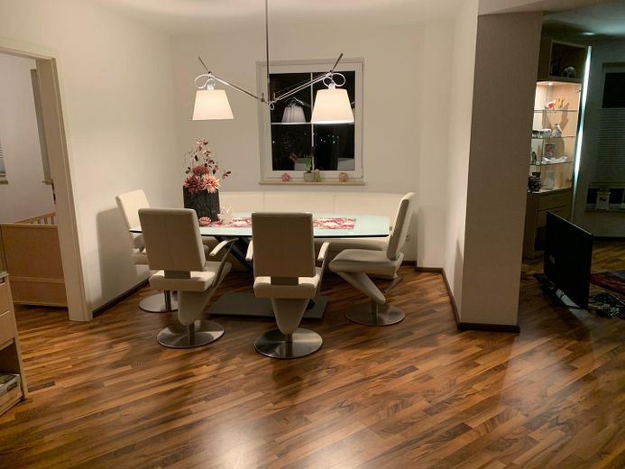 Helle 3-Zimmer-Wohnung im 1. OG mit Balkon – 84 m², Fußbodenheizung, Stellplatz – Flur