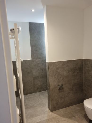 Mieszkanie 2-pokojowe w doskonałej lokalizacji z pięknym widokiem na Ren/widokiem – Badezimmer mit Dusche 