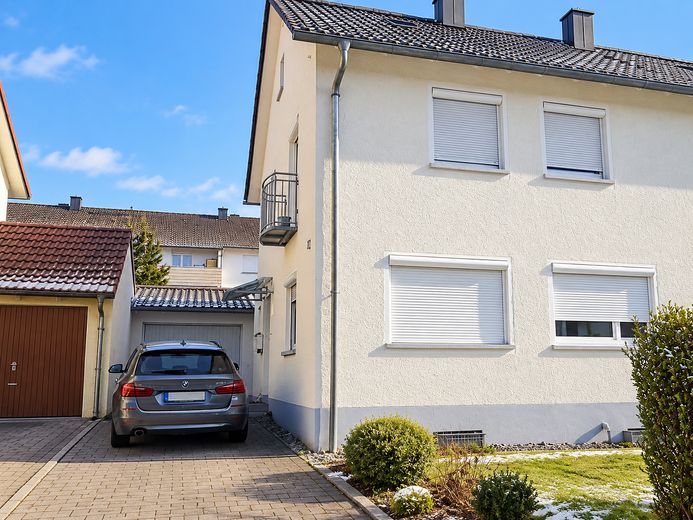 Charmante twee-onder-een-kapwoning met tuin, terras en volop ruimte om zich prettig te voelen – Hausansicht