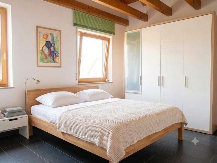 Ampio, luminoso e modernizzato appartamento di 4 locali all’ultimo piano con aria condizionata – Foto 9